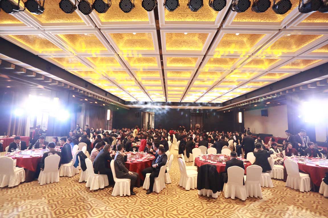 守正創(chuàng)新 穩(wěn)速潛行 陜西華萃路橋2019年度企業(yè)年終總結(jié)暨優(yōu)秀員工表彰大會(huì)圓滿召開(kāi)